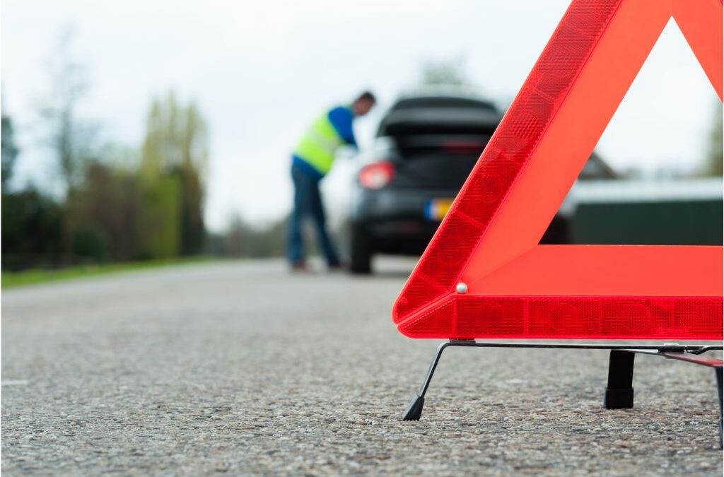 Car Roadside Assistance vs. DIY: When to Call for Expert Help